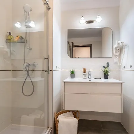 Διαμέρισμα Nabaro 80 Seaside Escape - Armonie, Intimitate Si Parcare Privata *